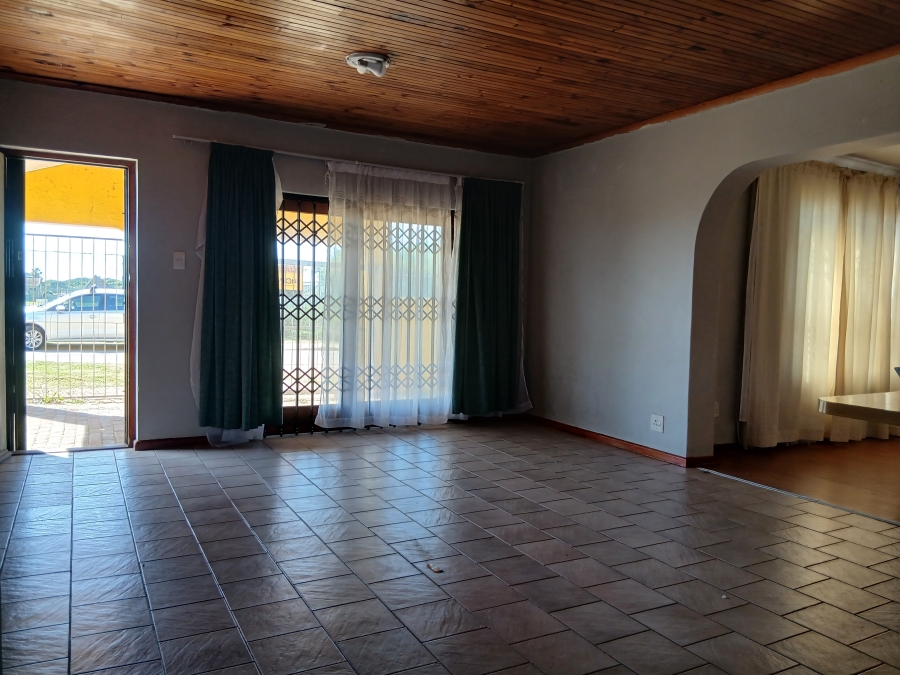 3 Bedroom Property for Sale in Pellsrus Eastern Cape